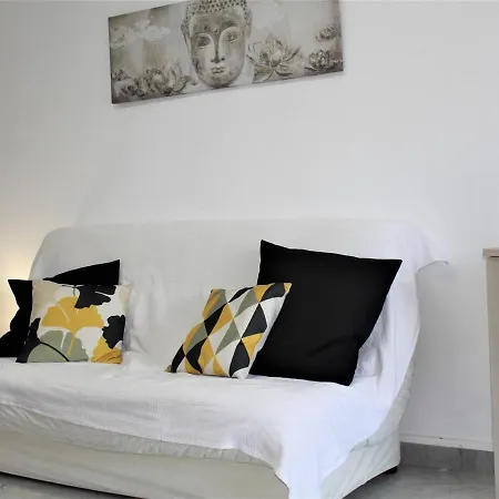 En Rdj Avec Jardin, A 3m, Clim Et Parking, - Fr-1-252a-74
