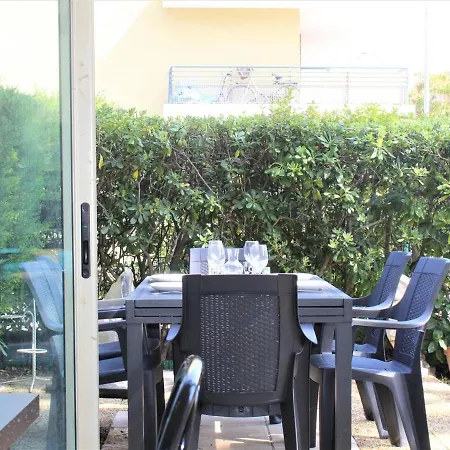 En Rdj Avec Jardin, A 3m, Clim Et Parking, - Fr-1-252a-74
