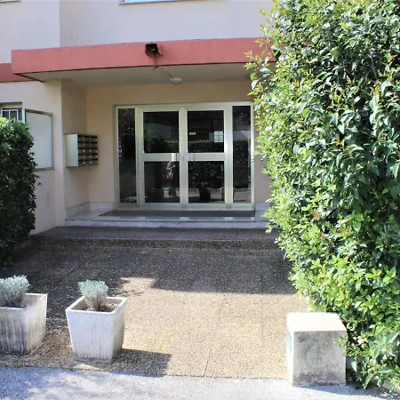 Apartment En Rdj Avec Jardin, A 3m, Clim Et Parking, - Fr-1-252a-74 *