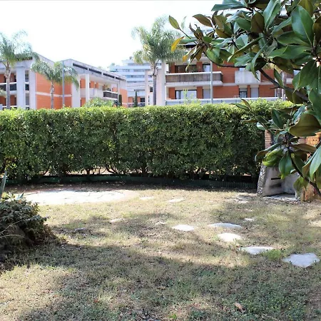 Daire En Rdj Avec Jardin, A 3m, Clim Et Parking, - Fr-1-252a-74 Villeneuve-Loubet